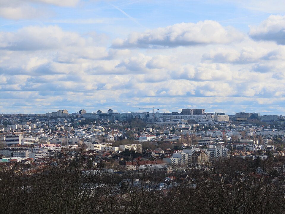 Vue panoramique sur Noisy-le-Grand depuis le parc des Coteaux-d'Avron, zones d'activités du 93
